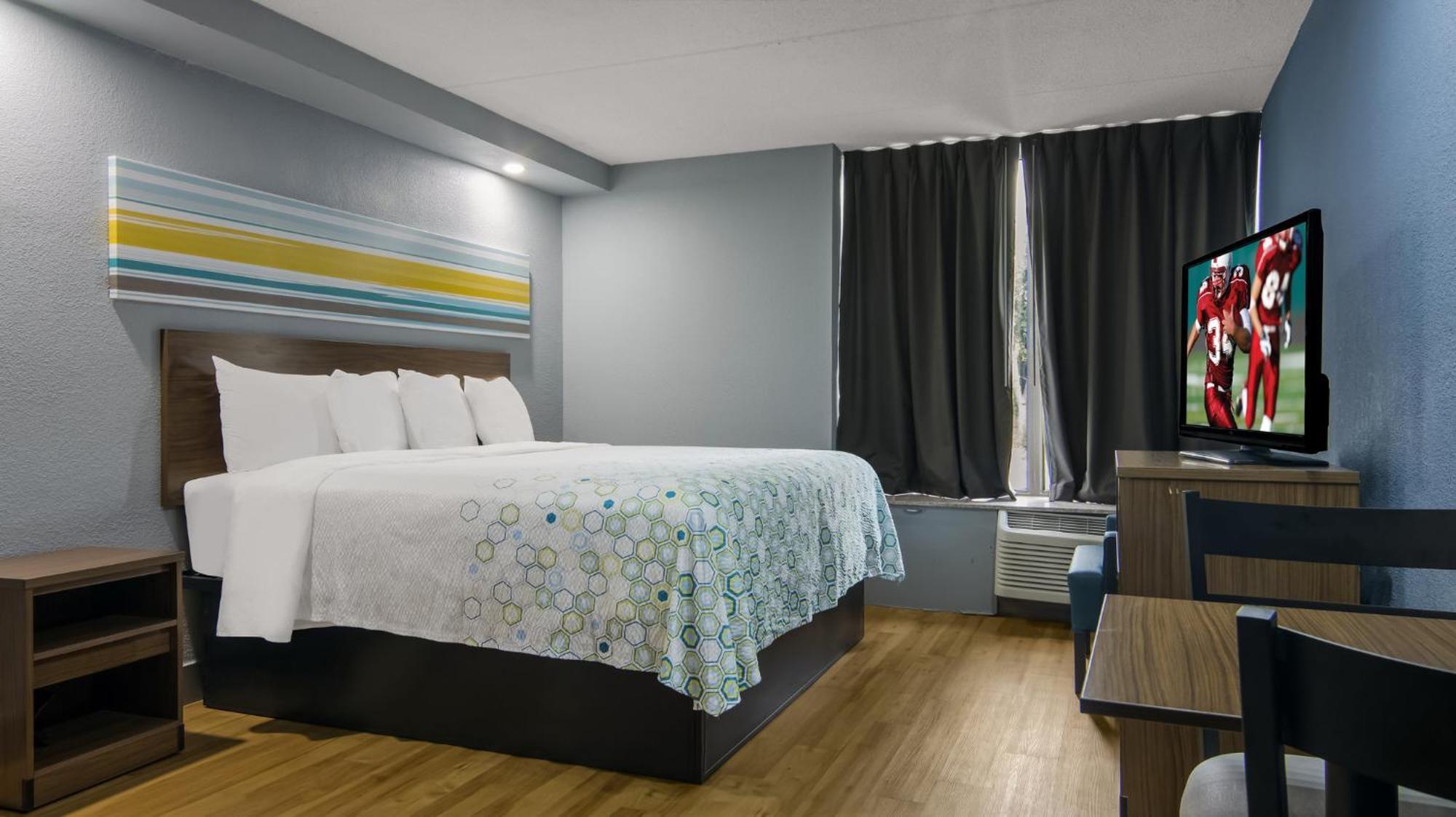 Hometowne Studios By Red Roof And Conference Center Chicago - N Aurora Naperville North Aurora Dış mekan fotoğraf