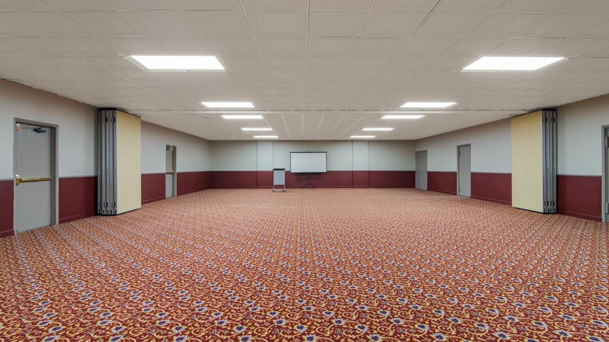 Hometowne Studios By Red Roof And Conference Center Chicago - N Aurora Naperville North Aurora Dış mekan fotoğraf